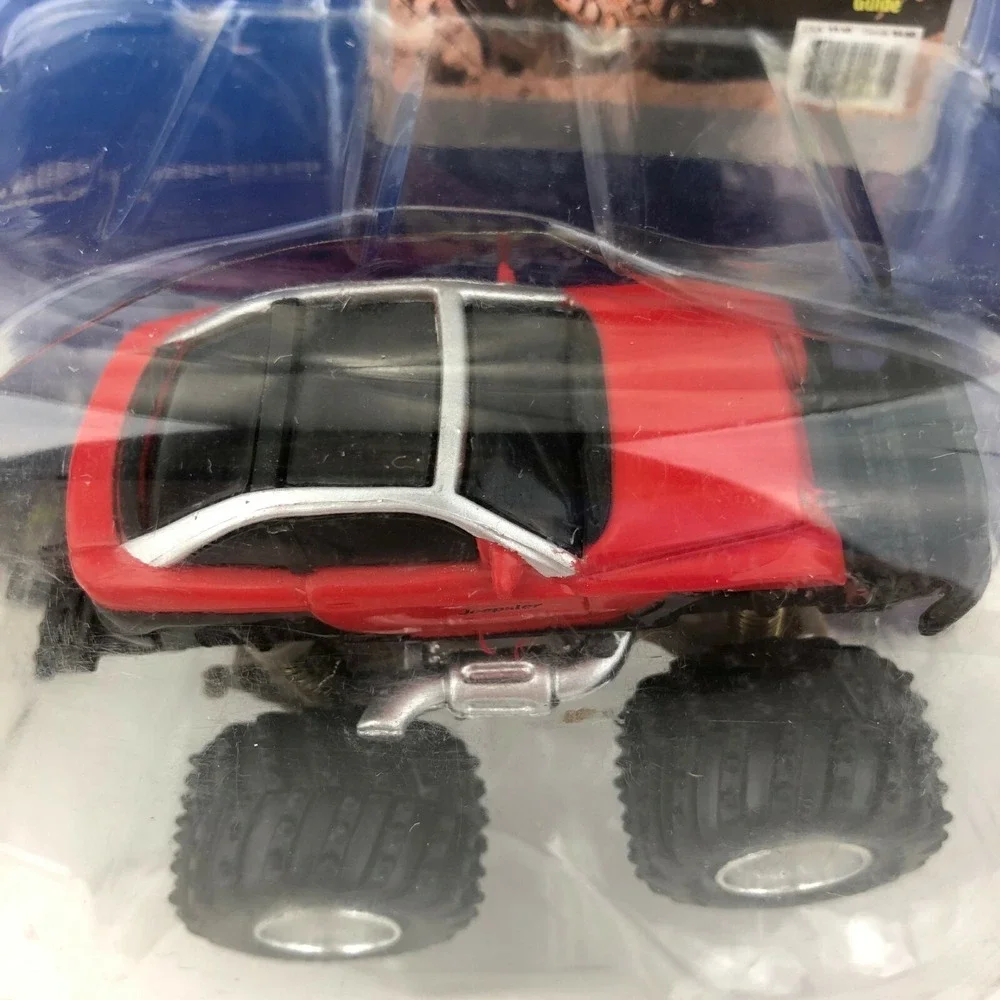 Muscle‎ Machines Hi-Rev Motorized Jeepster Jeep 4x4 Petersens Off-Road 1/64